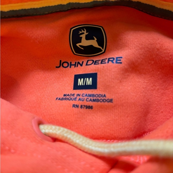 BNWT JOHN DEERE HOODIE 🦌 - Picture 7 of 8